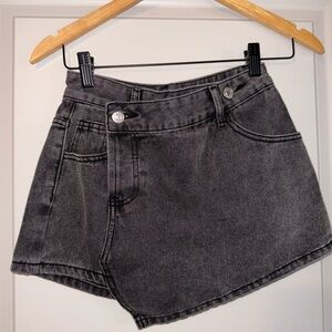Trendy Dark Gray / Black Denim Skort